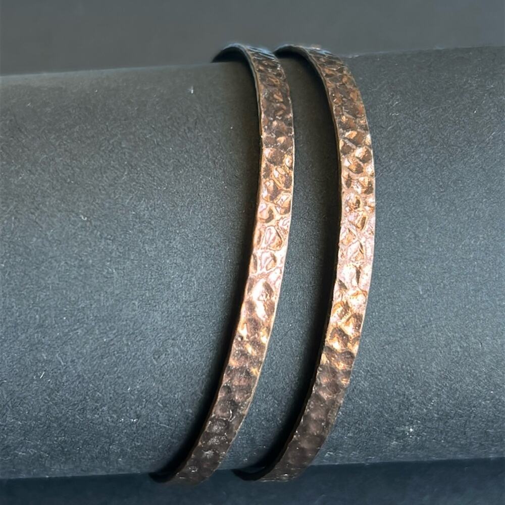 Women’s vintage dainty set of 2‎ bronze tone hammered bangle bracelets one size